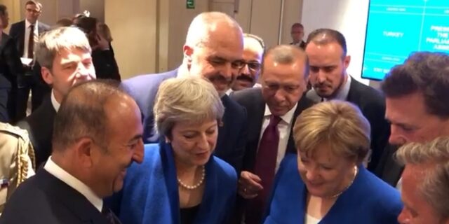 Βίντεο: Οι ηγέτες του ΝΑΤΟ είδαν τον ημιτελικό στης Μέρκελ