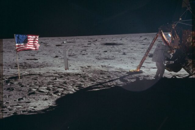 Στο φως ανέκδοτα ντοκουμέντα από το Apollo 11-Σε ποιον ανήκει το φεγγάρι