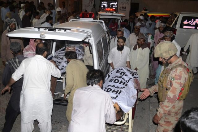 Πακιστάν: Στους 149 οι νεκροί της επίθεσης καμικάζι σε προεκλογική συγκέντρωση