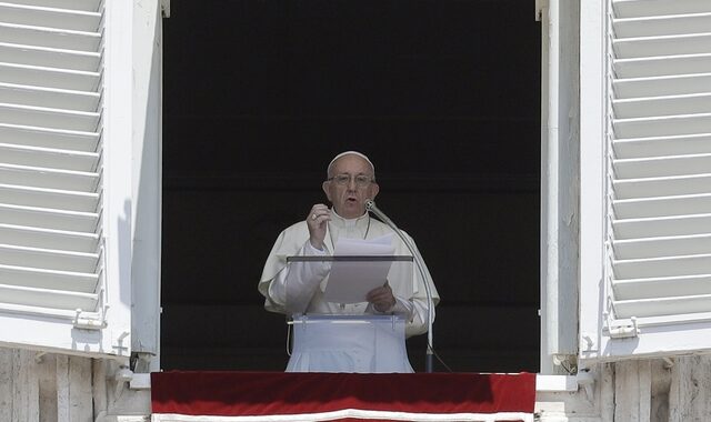 Ο πάπας Φραγκίσκος αγιοποίησε τον αρχιεπίσκοπο Όσκαρ Ρομέρο και τον πάπα Παύλο Στ’