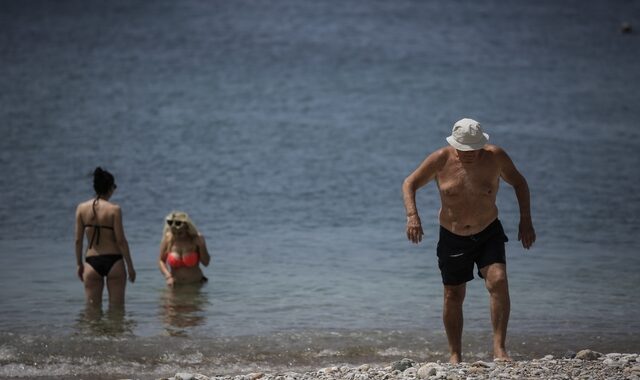 ΠΑΚΟΕ: Ακατάλληλες για κολύμπι 71 παραλίες της Αττικής