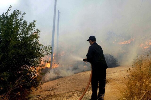 Φωτιές σε Ασπρόπυργο και Κυρά Βρύση Κορινθίας