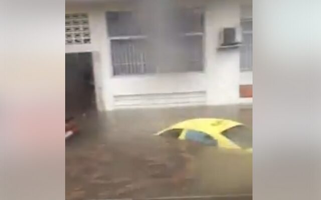 Αποκαλυπτικές εικόνες στον Περισσό: Βούλιαξαν αυτοκίνητα, πλημμύρισαν σπίτια