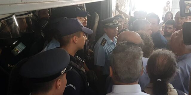 Ένταση στο ΥΠΟΙΚ σε συγκέντρωση της ΠΟΕΔΗΝ