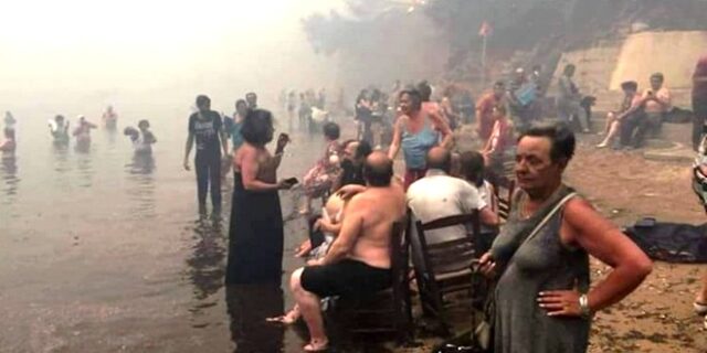 Φωτιές στην Αττική: Μια εικόνα που συγκλονίζει
