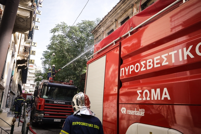 Θεσσαλονίκη: Πυρκαγιά σε εγκαταλελειμμένο κτήριο στο κέντρο της πόλης