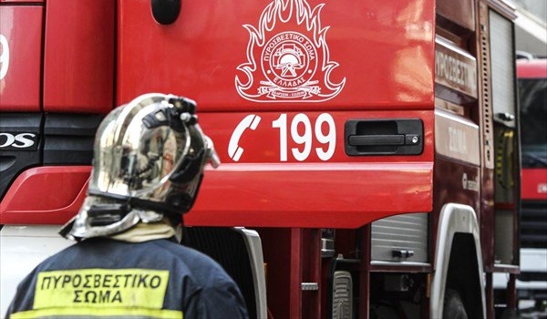 Φωτιά στο κέντρο της Αθήνας – Κάηκε κτήριο στην Ιουλιανού, απεγκλωβίστηκαν επτά
