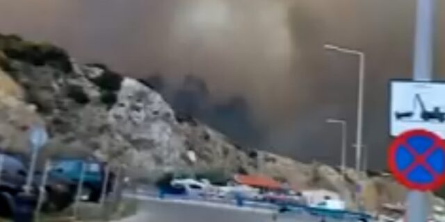 Συγκλονιστικό βίντεο: Η φωτιά στο λιμάνι της Ραφήνας και η αντίδραση των λιμενικών