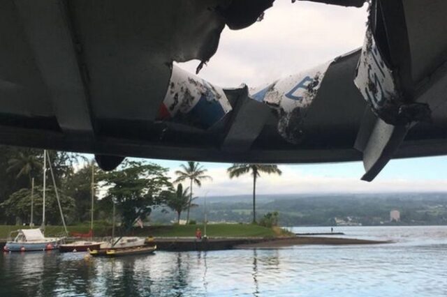 Ντοκουμέντο: Η στιγμή που λάβα πέφτει σε βάρκα με τουρίστες στη Χαβάη