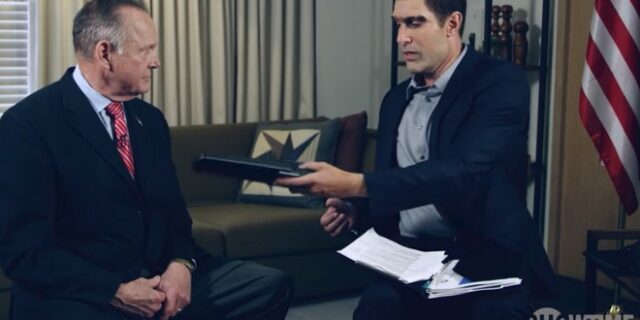 Σάσα Μπάρον Κοέν: Υπέβαλε σε ανιχνευτή παιδοφιλίας άνθρωπο του Τραμπ