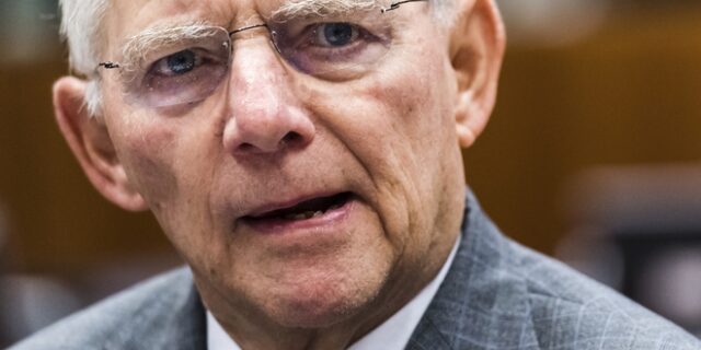 Κρίση στη γερμανική κυβέρνηση: Ο Σόιμπλε κάλεσε στο γραφείο του Μέρκελ – Ζεεχόφερ