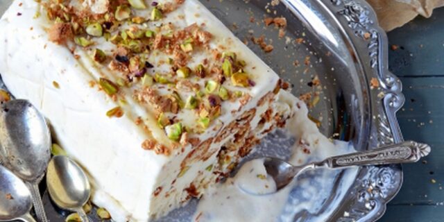 Γλυκιά απόλαυση: Semifreddo με αμαρέτι