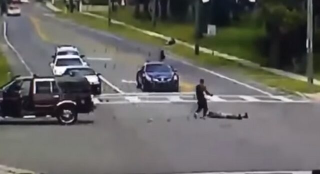 Μυστήριο: Γυναίκα πέφτει αναίσθητη από κινούμενο SUV