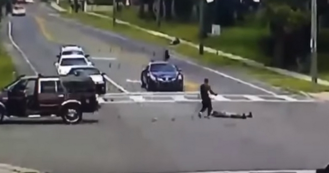 Μυστήριο: Γυναίκα πέφτει αναίσθητη από κινούμενο SUV