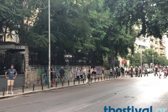 Θεσσαλονίκη: Επίθεση ακροδεξιών στον Ελεύθερο Κοινωνικό Χώρο “Σχολείο”
