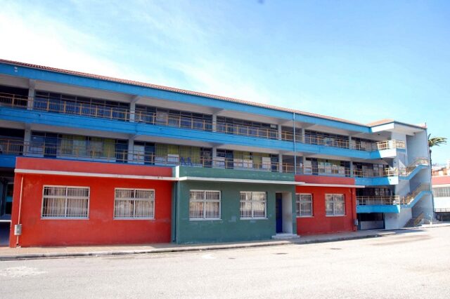 “Άνω κάτω” για δωρεά του Μποδοσάκη σε σχολείο της Μαγνησίας
