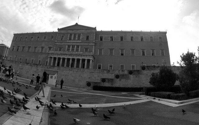 Συναγερμός για ύποπτη βαλίτσα στο Μνημείο του Αγνώστου Στρατιώτη