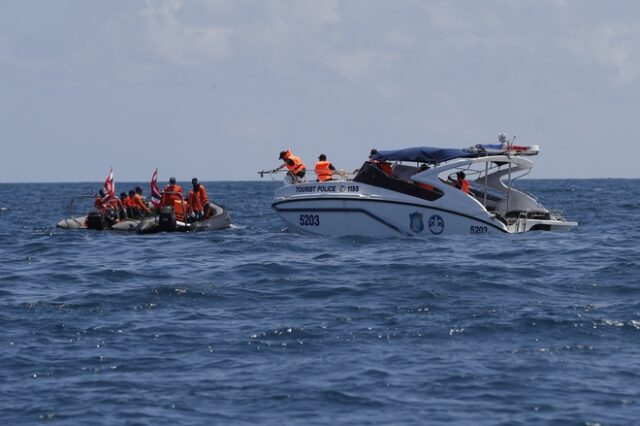 Ταϊλάνδη: Αυξάνονται οι νεκροί από τη βύθιση του τουριστικού σκάφους