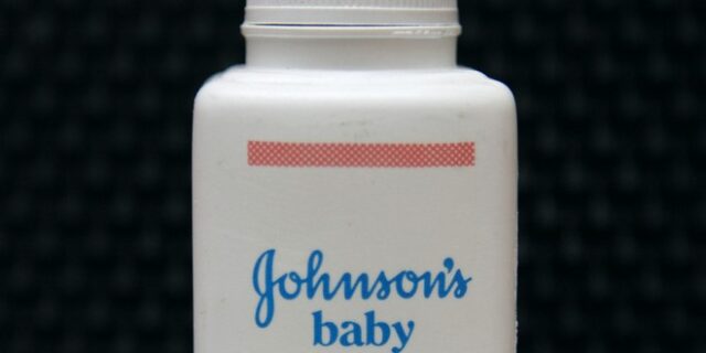 Johnson & Johnson: Καλείται να πληρώσει 4,7 δισ. δολάρια για ταλκ που προκάλεσε καρκίνο