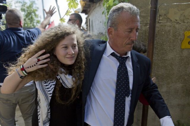 Ισραήλ: Ελεύθερες η 17χρονη Άχεντ Ταμίμι και η μητέρα της