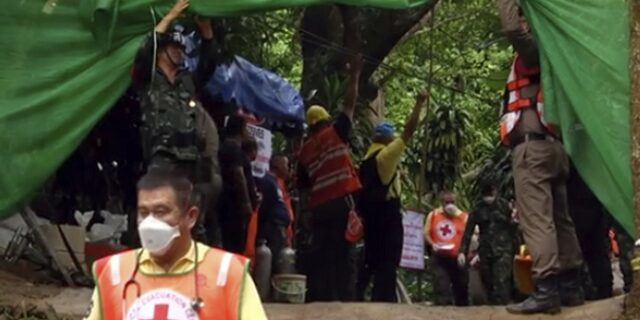 Ταϊλάνδη: Νερό, χρόνος κι οξυγόνο – Η μάχη των διασωστών απέναντι στη φύση