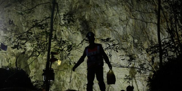 Ελπίδα μέσα από το σκοτάδι στην Ταϊλάνδη