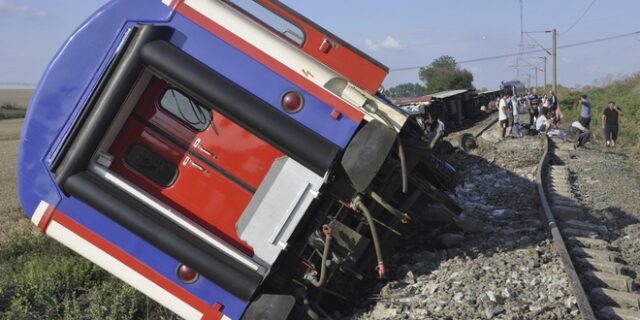 Στους 24 οι νεκροί από τον εκτροχιασμό τρένου στην Τουρκία