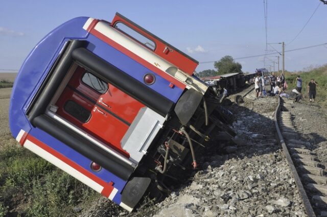 Εκτροχιασμός τρένου στη Τουρκία: Πληροφορίες για νεκρούς και τραυματίες