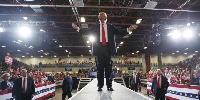 Τραμπ στη Βρετανία: Συναντήσεις εκτός Λονδίνου υπό τον φόβο διαδηλώσεων