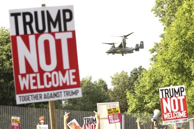 Βρετανία: Διαδήλωση με κατσαρόλες και κουδουνίστρες κατά της επίσκεψης Τραμπ