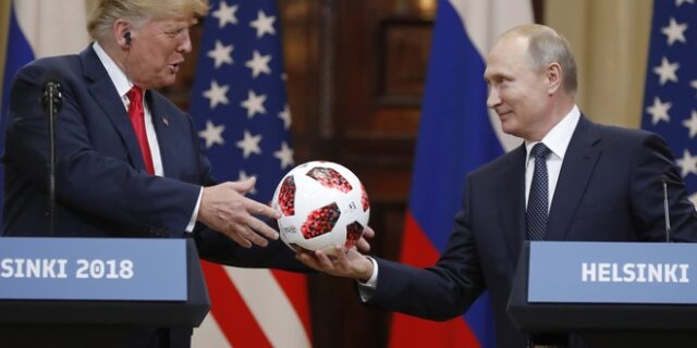 Η μπάλα που έκανε δώρο ο Πούτιν στον Τραμπ “έκρυβε” ένα τσιπάκι
