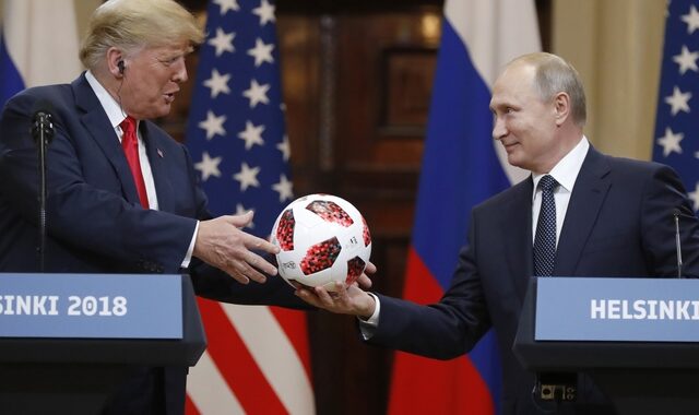 Η μπάλα που έκανε δώρο ο Πούτιν στον Τραμπ “έκρυβε” ένα τσιπάκι