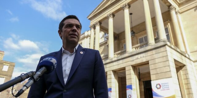 Ούτε Πνύκα, ούτε Καστελόριζο