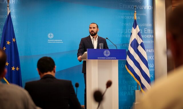 Τζανακόπουλος: Το τελευταίο πράγμα που απασχολεί τον πρωθυπουργό είναι ο ανασχηματισμός