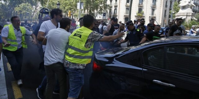 Επεισόδια με οδηγούς ταξί οδήγησαν την Uber σε αναστολή λειτουργίας στη Βαρκελώνη