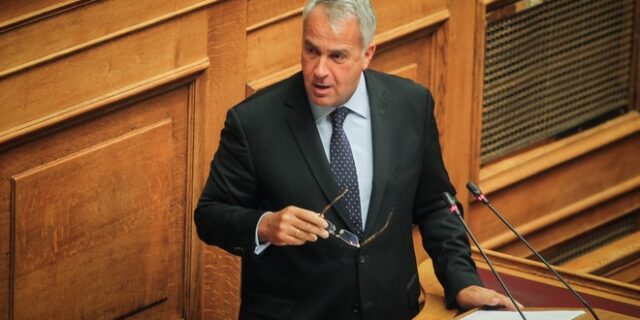 Βουλή: Ύβρεις Βορίδη προς την κυβέρνηση για τις πυρκαγιές με αναφορές σε “θρασίμια της πολιτικής”