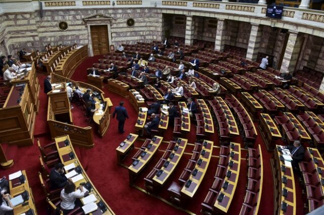 Άρση των καθυστερήσεων στην απόδοση ιθαγένειας ζητούν 51 βουλευτές του ΣΥΡΙΖΑ
