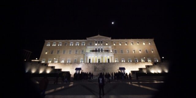 Χωρίς μνήμη στο δρόμο με τις ακροδεξιές λεύκες