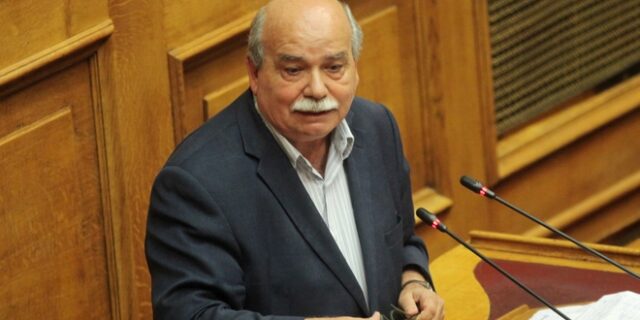 Βούτσης: Δεξιά μορφώματα φυτρώνουν σαν μανιτάρια