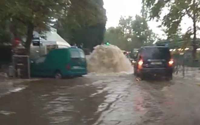 Πλημμύρισαν δρόμοι και σπίτια στα Βριλήσσια