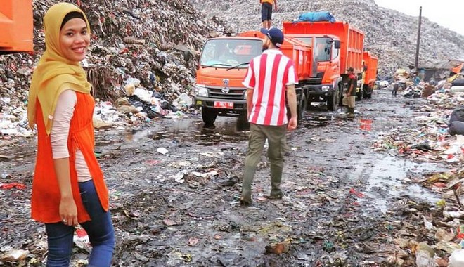 Ρίσα: Η “πριγκίπισσα των σκουπιδιών” – Κάνοντας όνειρα στη μεγαλύτερη χωματερή της Ασίας