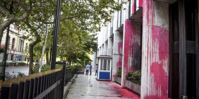 Επίθεση του “Ρουβίκωνα” στο Υπουργείο Εξωτερικών