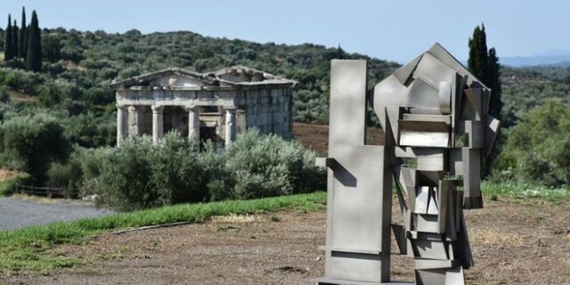 “Ζογγολόπουλος – Χουλιάρας: ΜΕΣΣΑΝΑ” – Μια Γλυπτική για τον Δημόσιο Χώρο