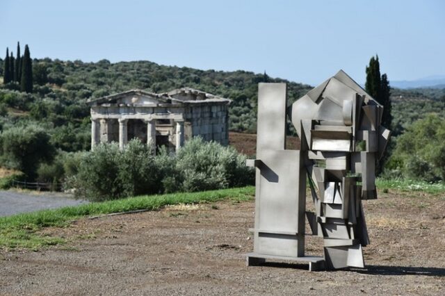 “Ζογγολόπουλος – Χουλιάρας: ΜΕΣΣΑΝΑ” – Μια Γλυπτική για τον Δημόσιο Χώρο
