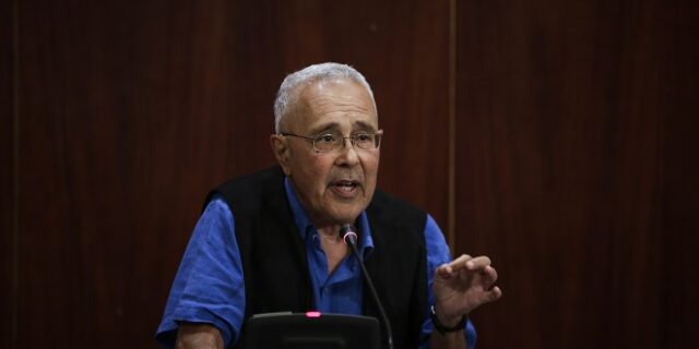 Ζουράρις προς Κοτζιά: Έχουμε πάθει σμίκρυνση κεφαλής