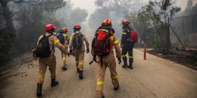 Στους έξι οι τραυματίες από τις φωτιές
