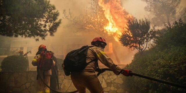 Έκτακτη εκπομπή: Συνεχής ενημέρωση από τα πύρινα μέτωπα