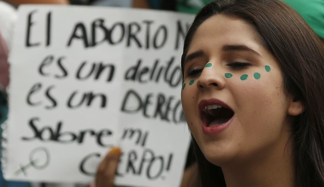 Αργεντινή: Η Γερουσία μπλόκαρε το νομοσχέδιο για τις αμβλώσεις
