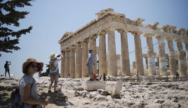 Διεθνής Τύπος: Πρώτο θέμα το τέλος των μνημονίων στην Ελλάδα