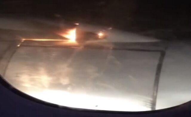 Δραματικό βίντεο: Αεροσκάφος προσγειώνεται με φλεγόμενο κινητήρα